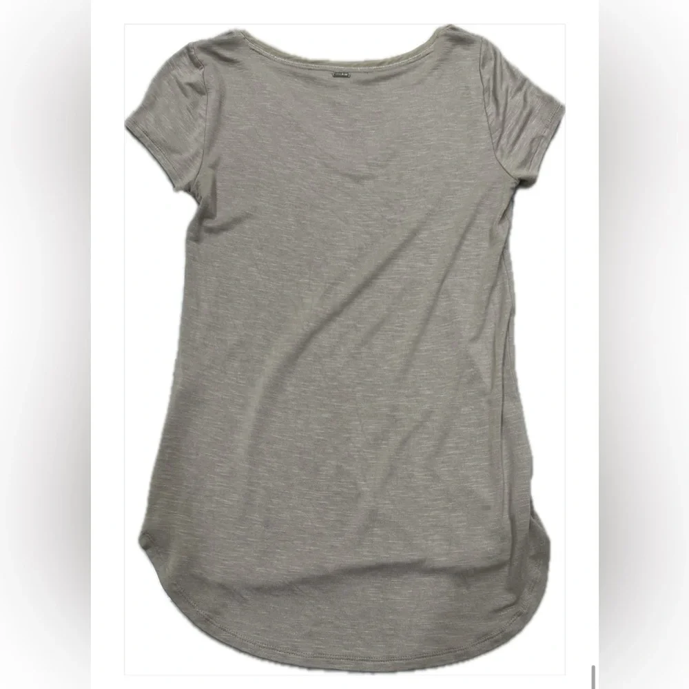 White House Black Market Beige V-Neck Short Sleeve Tee - Picture 8 of 13
